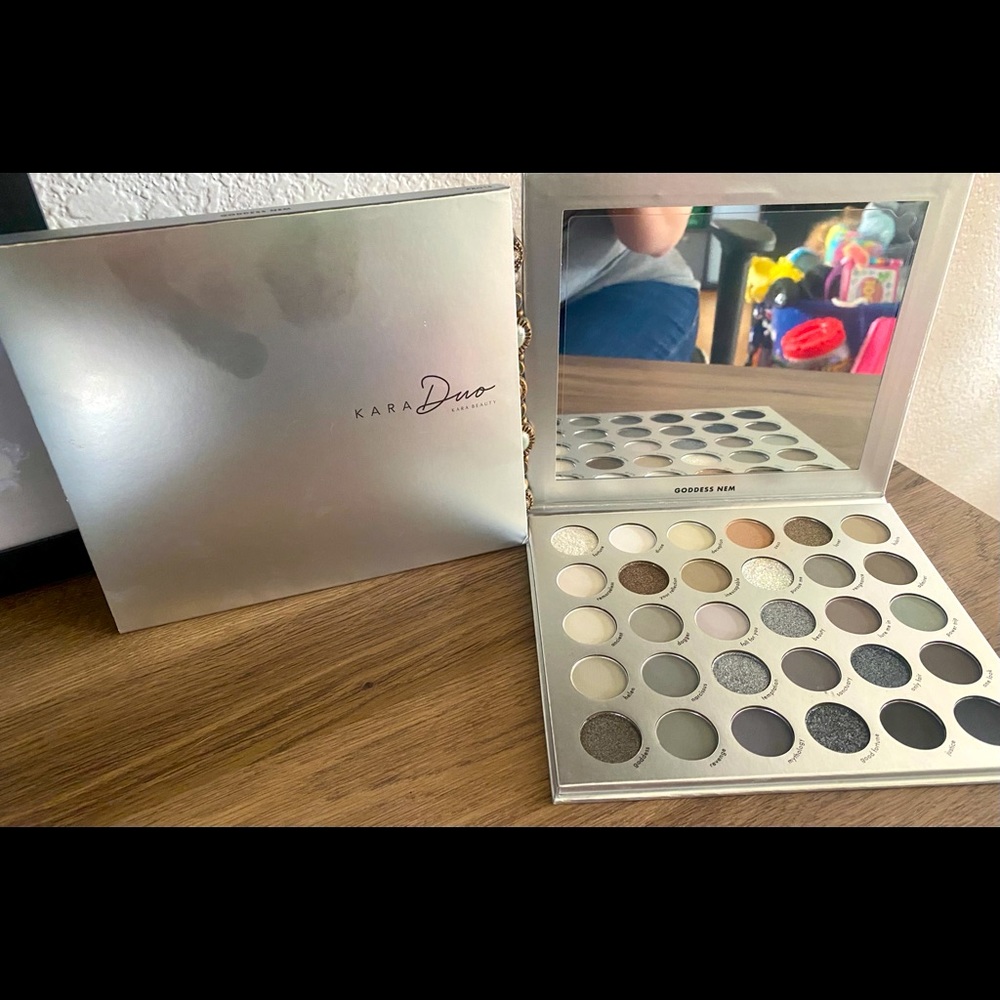 Kara Beauty Goddess Nem 30 shade !! SOLD !!